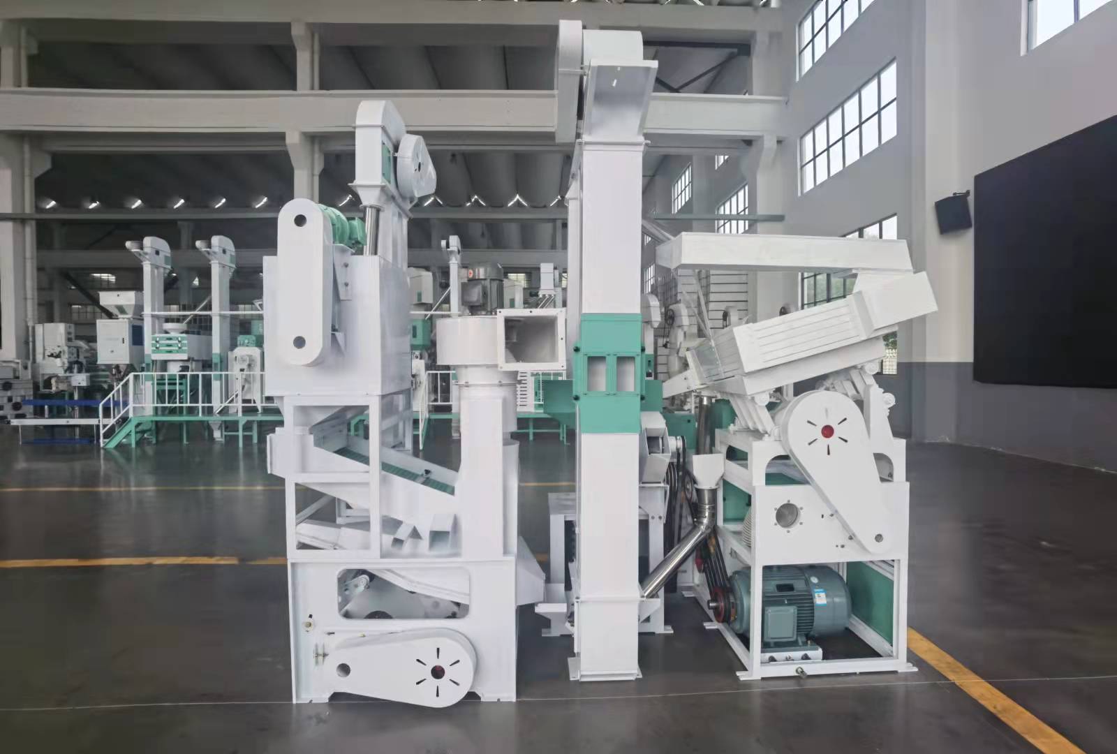 新款15-1111型碾米机